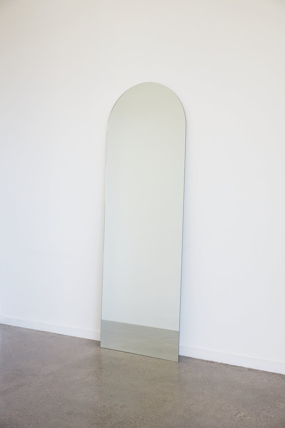 Frameless arch mirror