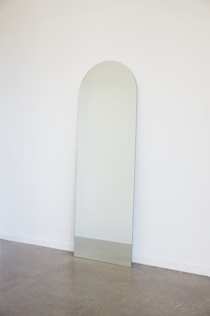 Frameless arch mirror