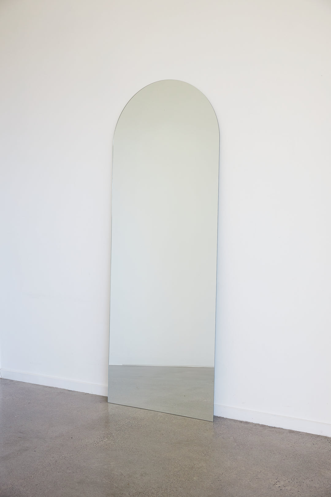 Frameless arch mirror