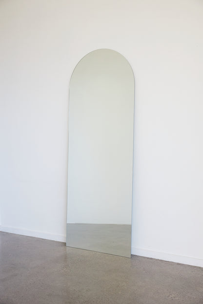 Frameless arch mirror